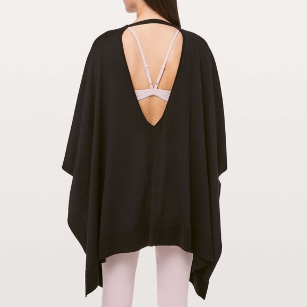 NWT lululemon Free To Coast Wrap in Black